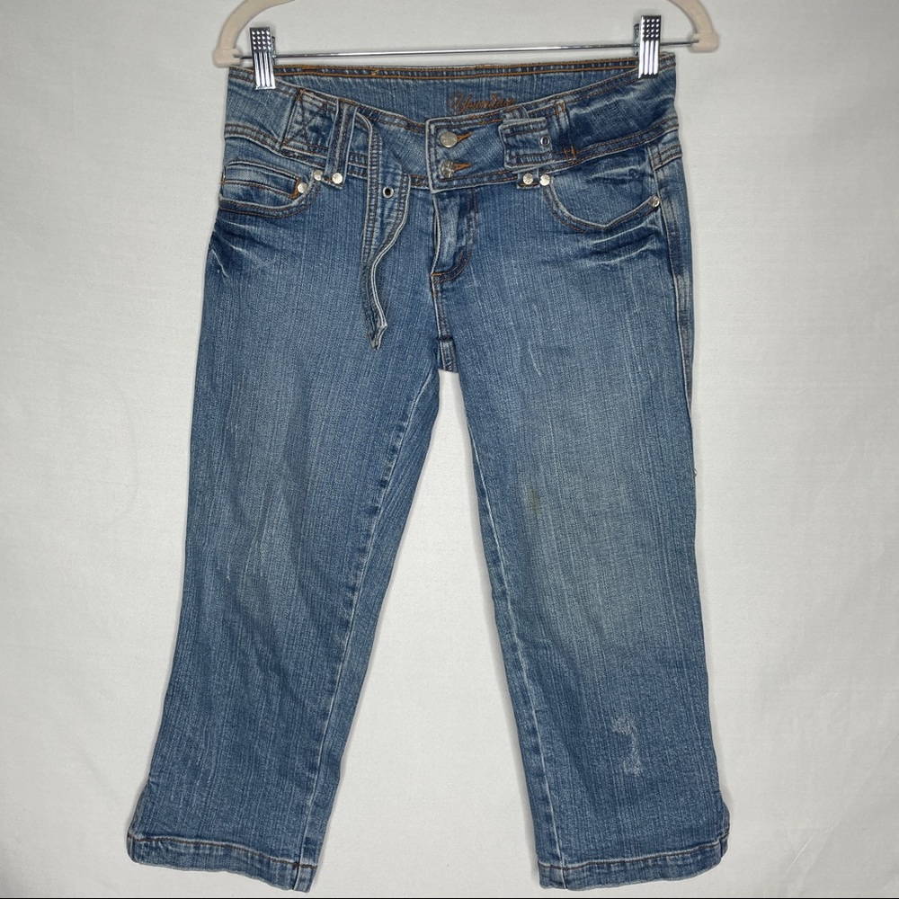 Younique capri blue jeans with decorative belt